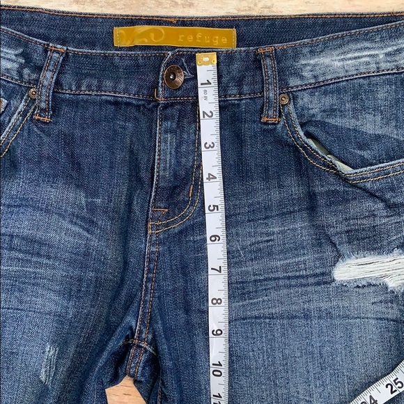 Refuge Distressed Denim Capris - Picture 3 of 6